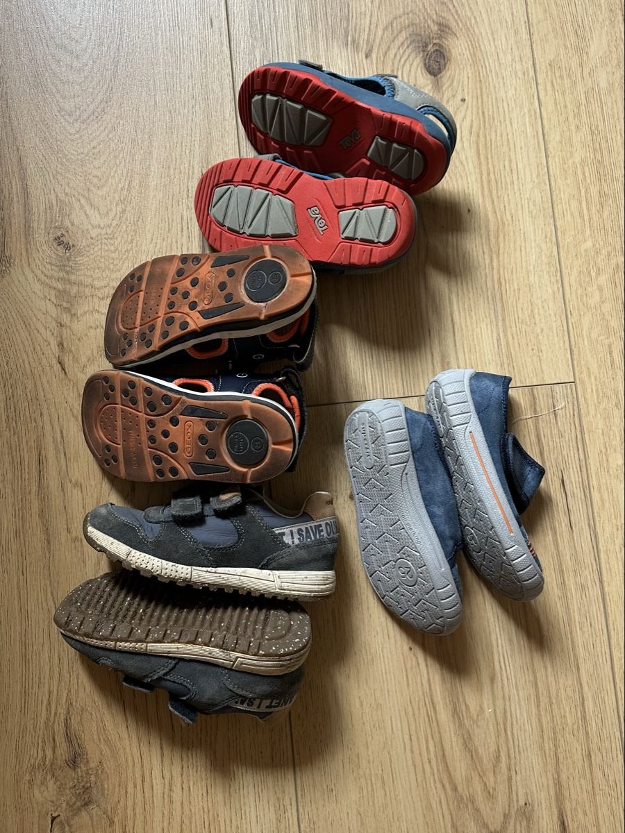 Scarpe per ragazzi: Kinder Schuhe Gr. 25-26 – Usato da Zürich venduto da Lena.17 1