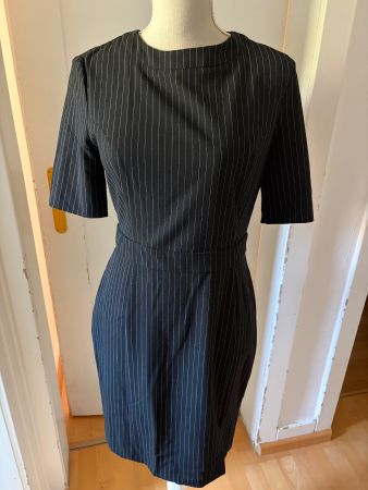 Schönes Businesskleid von Benetton