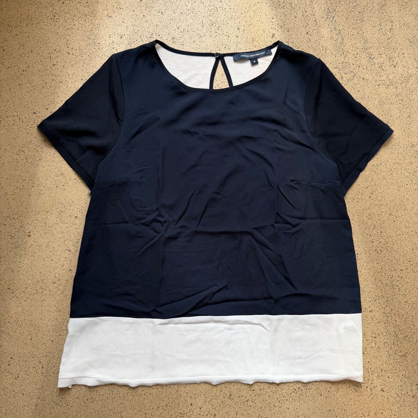 French Connection T-Shirts: FRENCH CONNECTION T-Shirt 💙 – Gebraucht aus Zürich von ClosetQueen 7