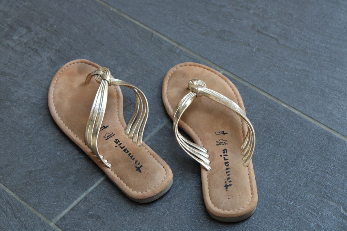 Tamaris Scarpe da donna: Tamaris Sandalen Gold, Gr. 37 – Usato da Unterkulm venduto da Chipsi0709