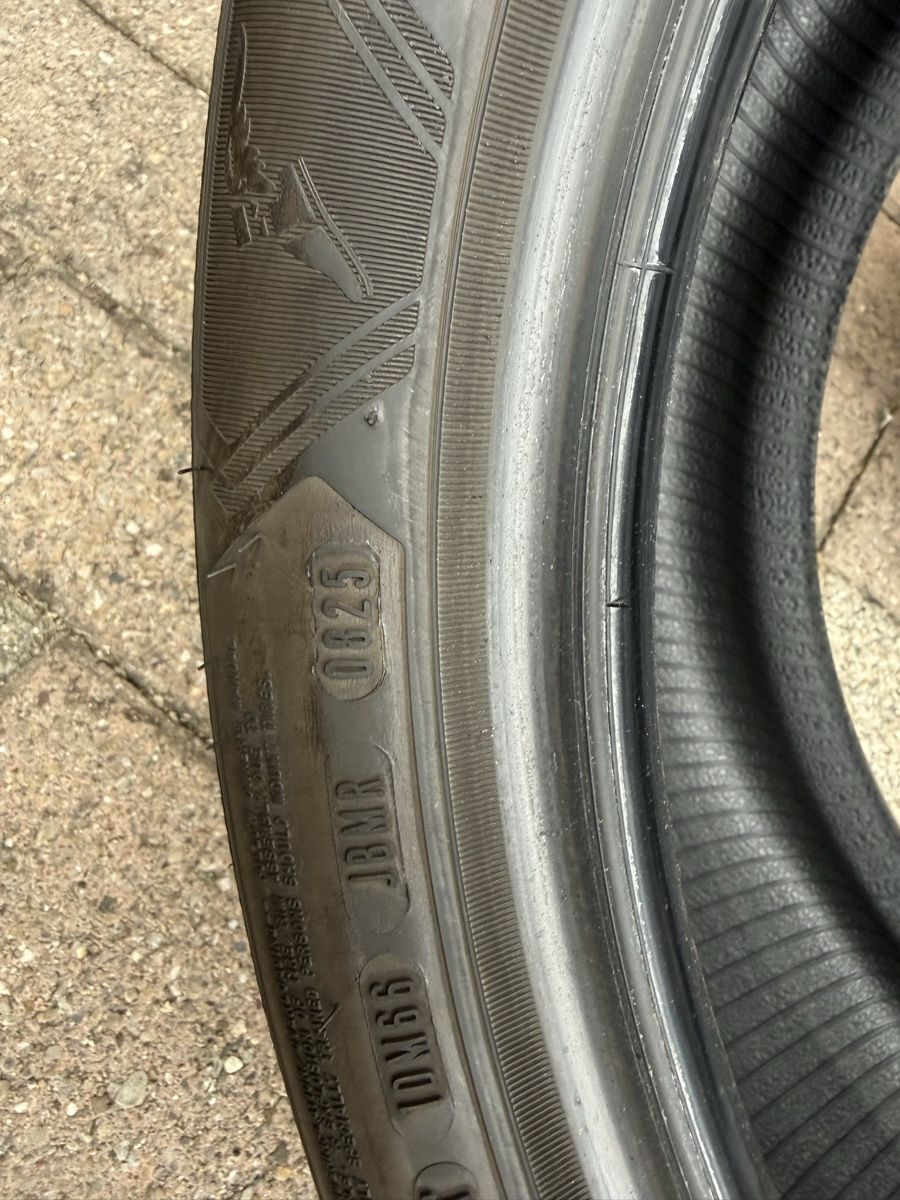 Pneus & Kompletträder: Reifen 245/40R19 98H Winter – Gebraucht aus Lüchingen von san_xqw7 5
