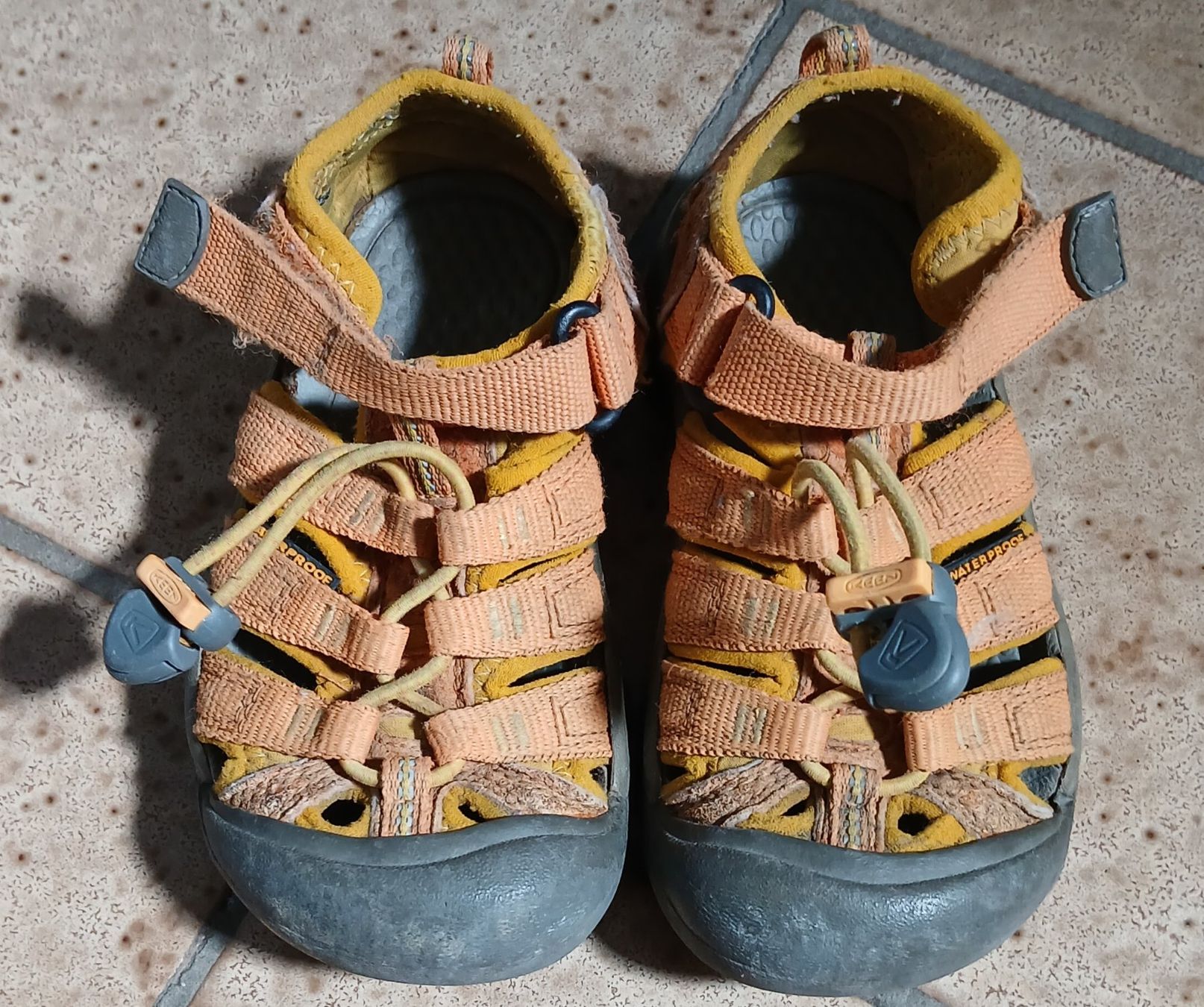 Keen Schuhe für Jungen: Sandalen Grösse 28 – Gebraucht aus Sissach von mar_xc7r