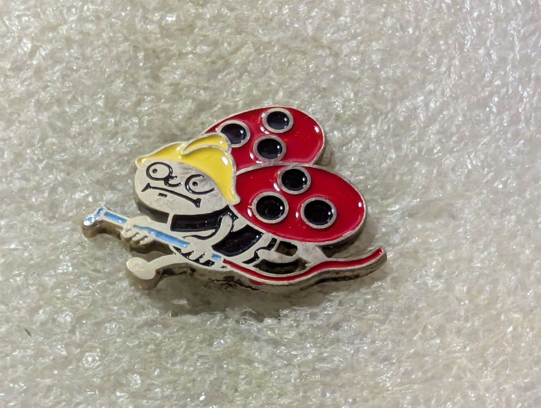 Placchette & Badge: Ansteckpin 177: Sonntagsblick – Usato da Oppligen venduto da Pin-Fall-Shop