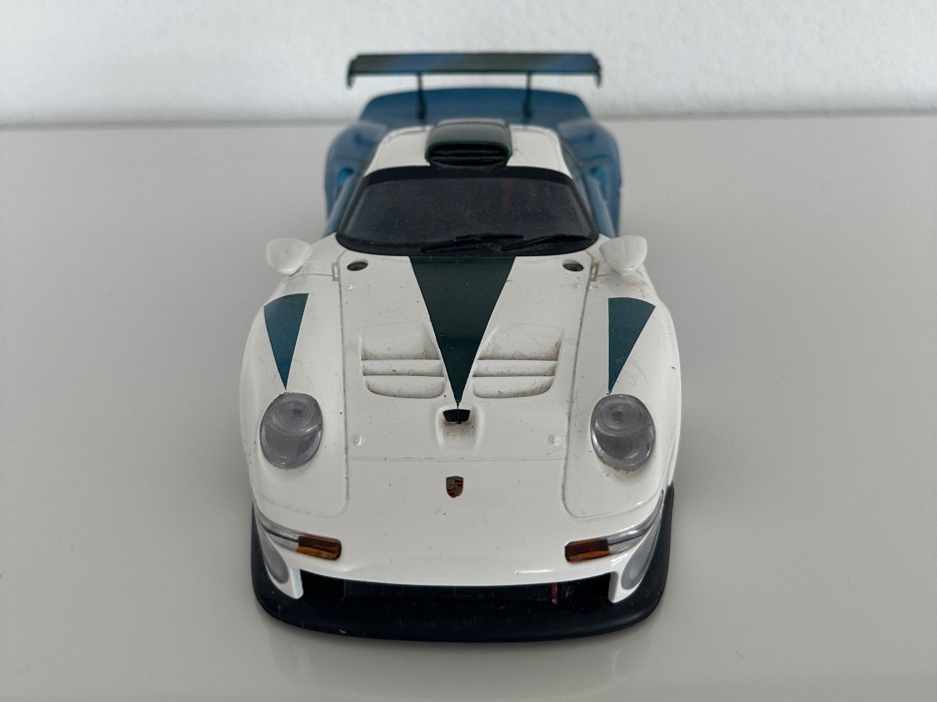 UT Models Modellautos: Porsche 911 GT1 1:18 UT Models – Gebraucht aus Muri AG von gae_kz9y