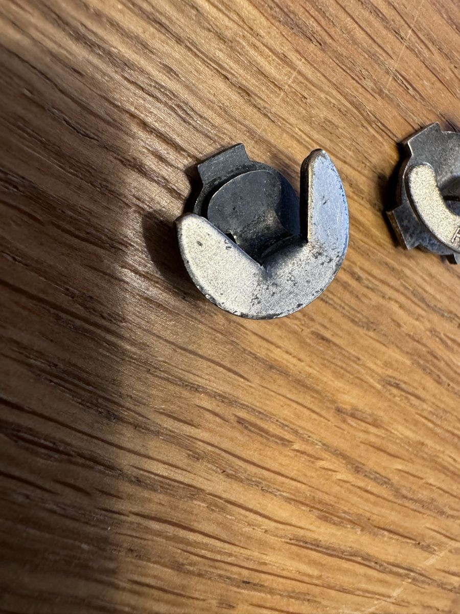 Spille & Fermagli: 2 Abzeichen TCS Antik Anstecker Pin – Usato da Goldach venduto da Messerguru 2