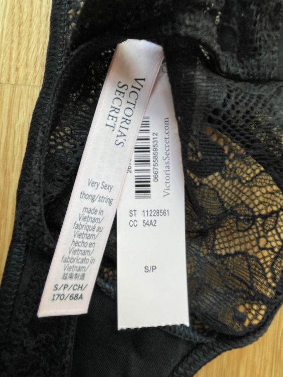 Victoria s Secret Shine Strap Lace Thong S NEW (Neu und