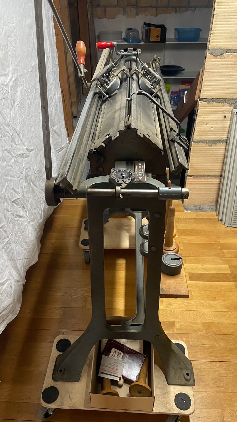 Tutte le macchine: Antike Strickmaschine Marke Dubied – Usato da Udligenswil venduto da Quarz2002 3