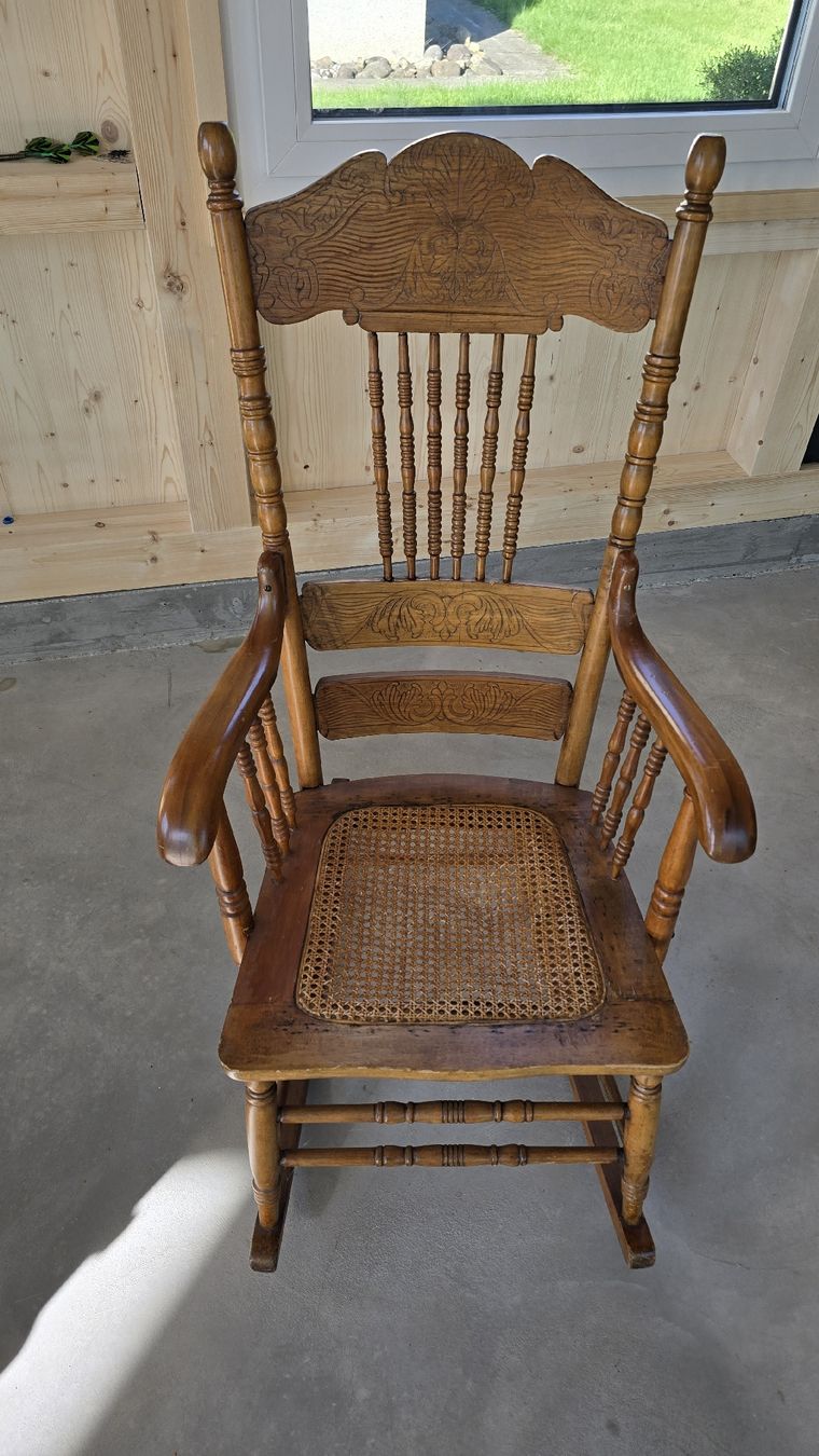 Chaises: Schaukelstuhl antik – D'occasion à Altstätten SG par Haegi001