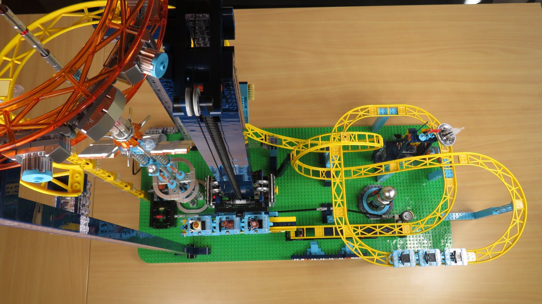 Mould King Kit di costruzioni: MOULD KING-11031-Space Elevator-Riesen-Achterbahn – Nuovo (secondo la descrizione) da Arboldswil venduto da Lubber 9