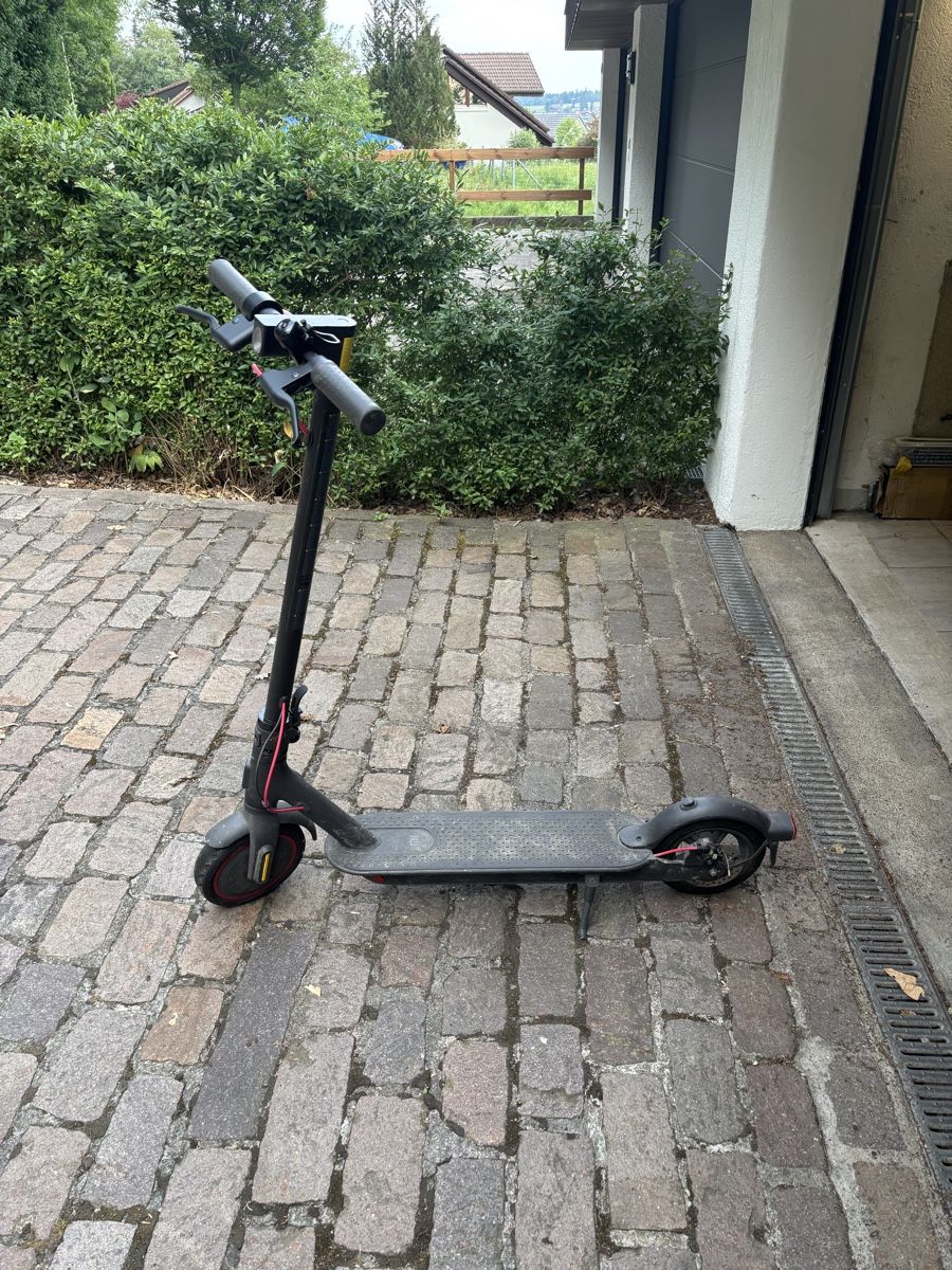 Voiturettes électriques: Xiaomi Pro 2 E-Scooter – D'occasion à Widen par jul_tj2b