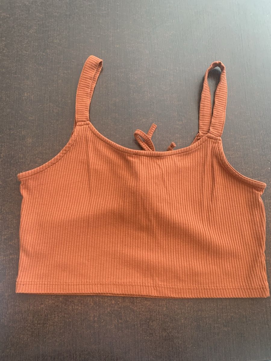 Top: Top à bretelles taille M – Usato da Domdidier venduto da qatar1973 2