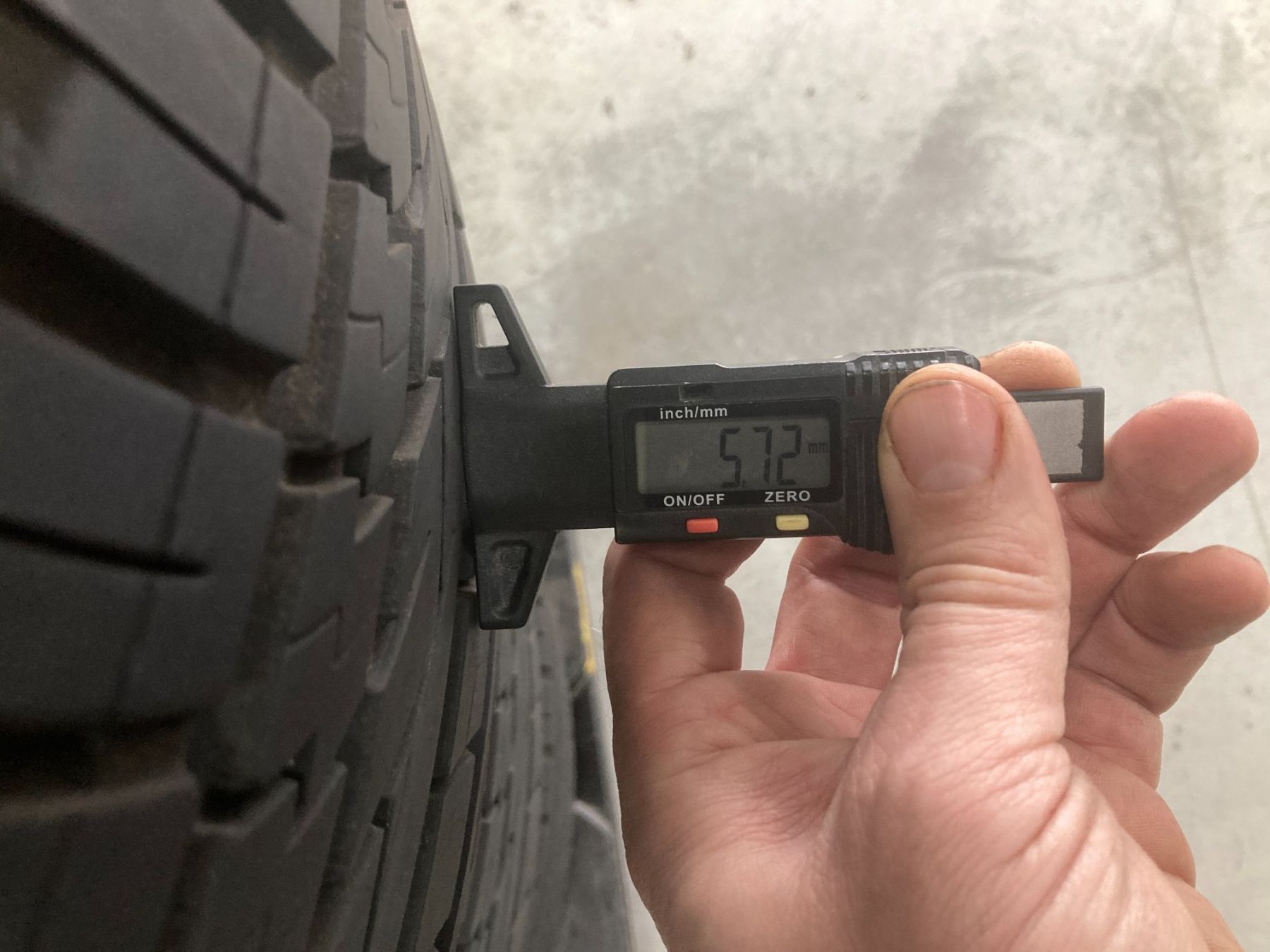 Continental Pneus & Kompletträder: 235/55R19 Sommerpneu Continental – Gebraucht aus Cham von WB2223 5