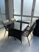 Rattan/Glas Esstischgarnitur, schwarz mit 4 Stühlen