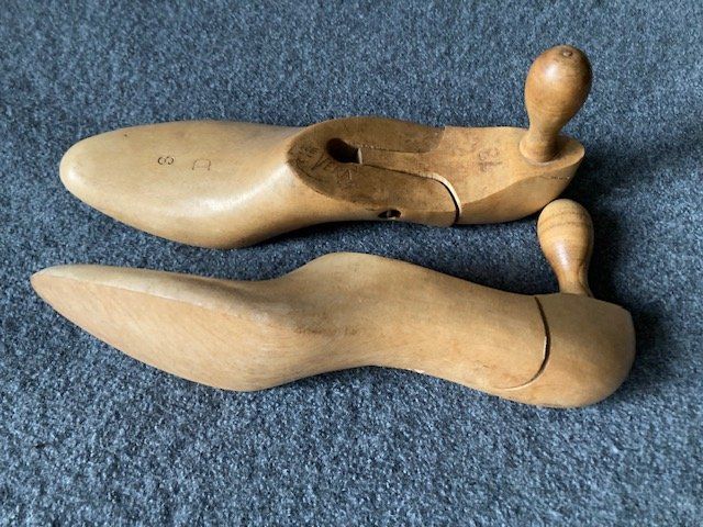 Scarpe da uomo: Formes en cèdre pour chaussures, vintage, taille 3 – Usato da Onex venduto da gga_5vcf 2