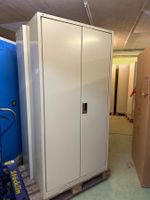 schöner Lista Metallschrank mit 4 Stk Schwerlast Tablare