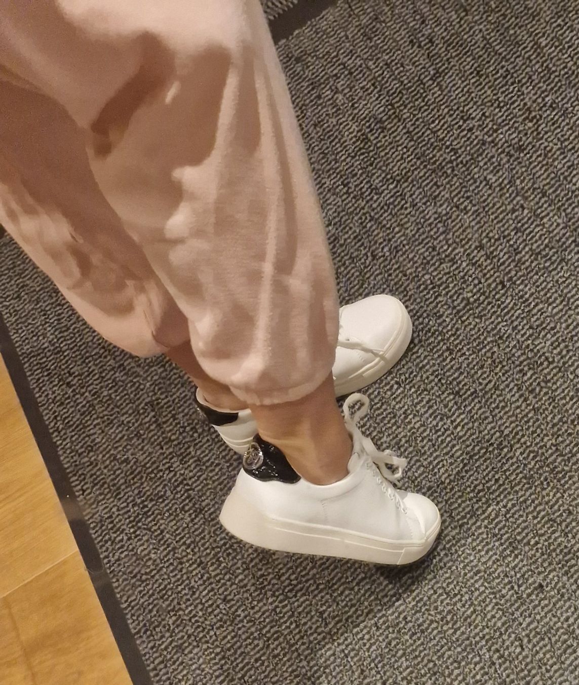 DKNY Scarpe da donna: DKNY Sneakers Platform weiss Gr. 39 – Usato da Erlinsbach SO venduto da ULIKH