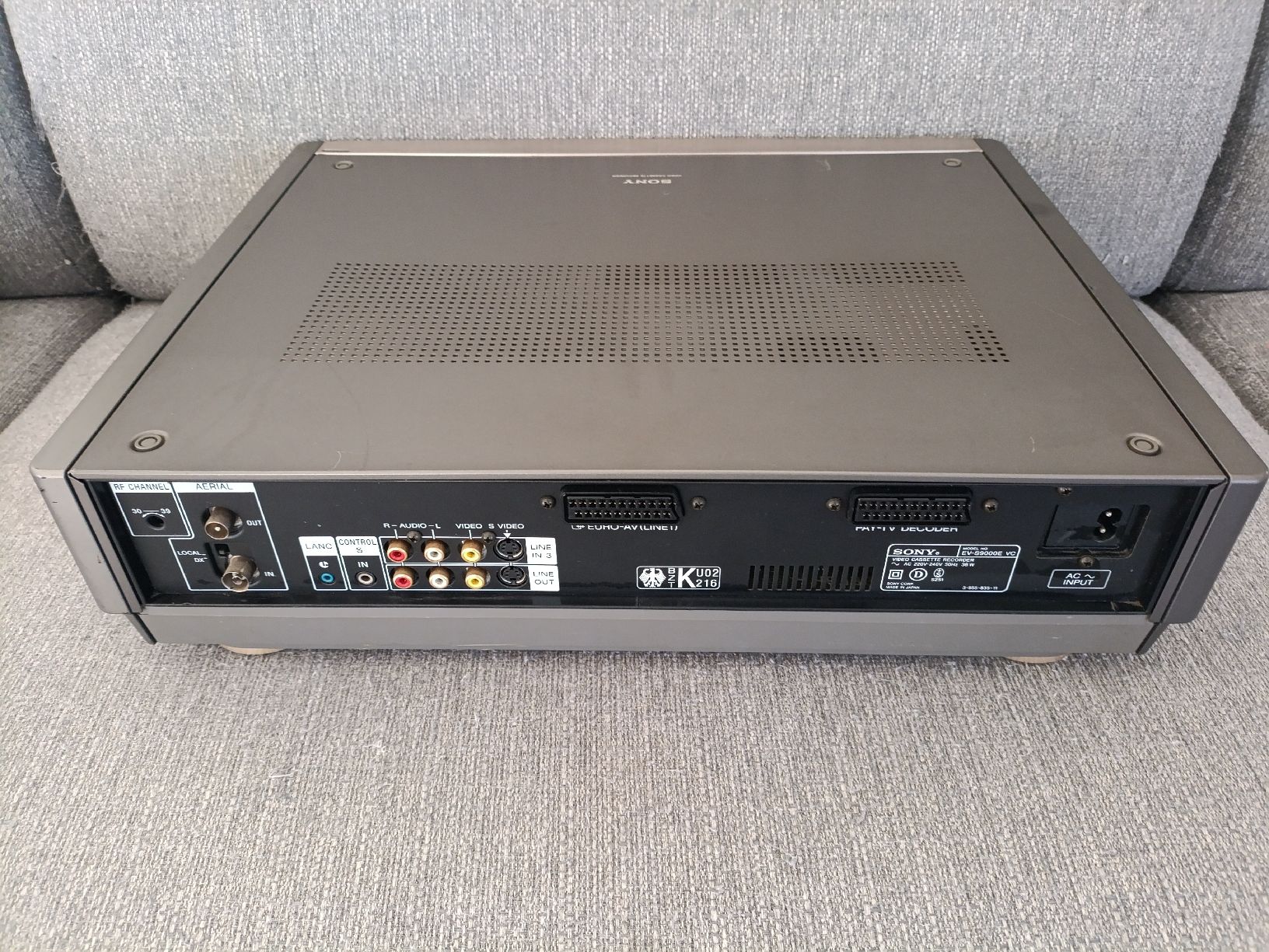 Sony Multimediaplayer & Streamer: Sony Hi8 Player EV-S9000E VC, defekt – Defekt aus Wil SG von  2