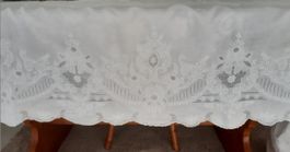 Tischdecke mit Appenzeller Handstickerei
