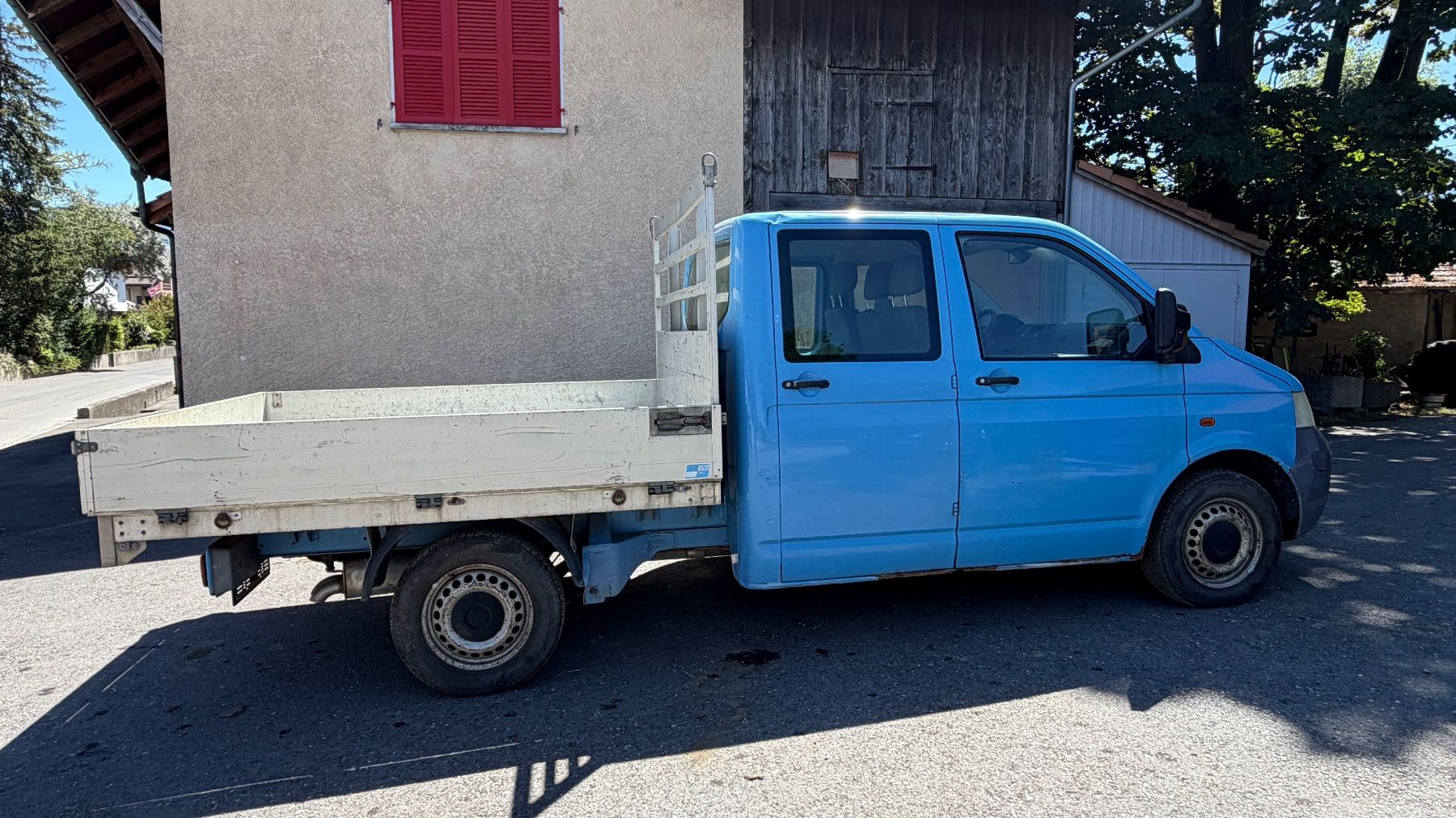 VW Autos: VW T5 2.5 Brückenwagen / Pickup – D'occasion à Thun par mercedesbenz12 3