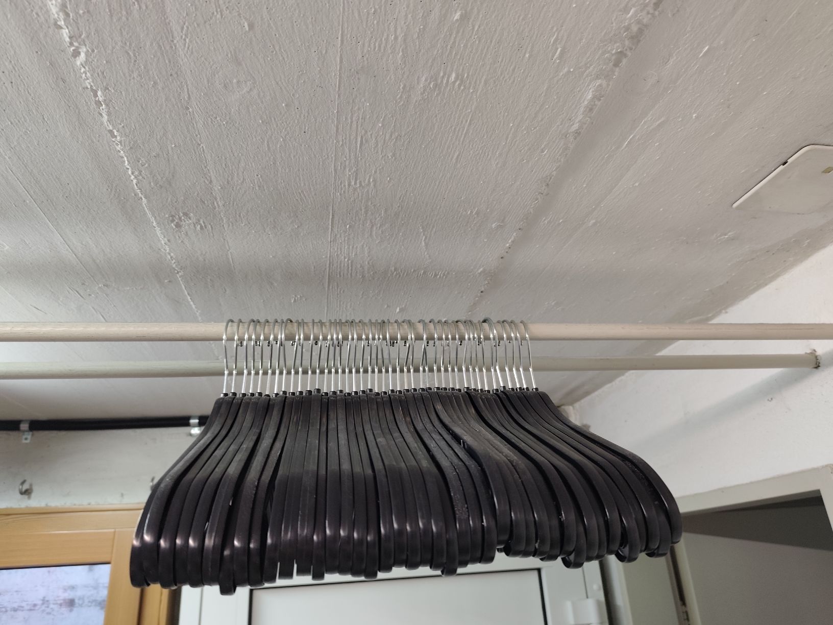 Appendiabiti: Platzsparbügel schwarz – Usato da Dussnang venduto da Rosenfee50