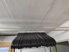 Platzsparbügel schwarz
