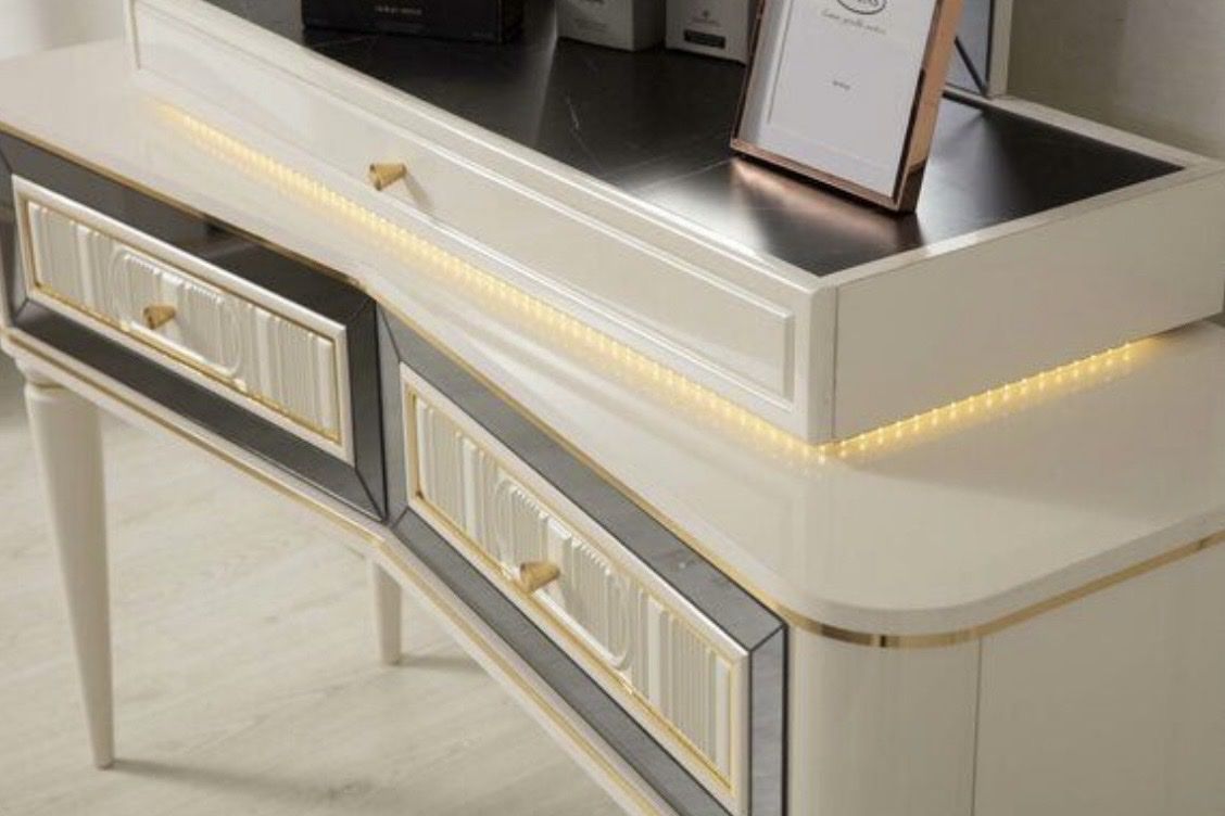 Tavoli da trucco: Eleganter Schminktisch mit Hocker – Usato da Winterthur venduto da mar_h9p2 2
