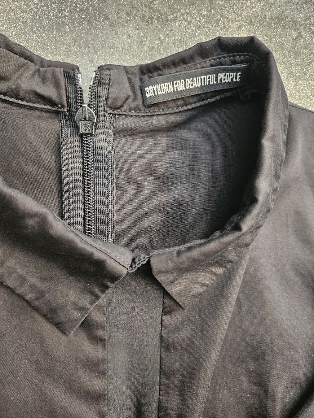 Drykorn Camicette: Damen Bluse schwarz Grösse M DRYKORN – Nuovo (secondo la descrizione) da Ormalingen venduto da nomolnoi 3