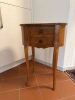 Beistelltisch Holz mit Intarsien zwei Schubladen antik