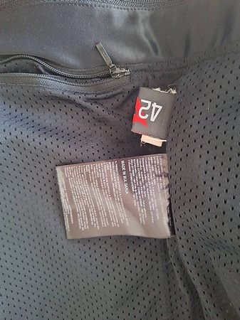 Vendo giacca in pelle moto donna Dainese