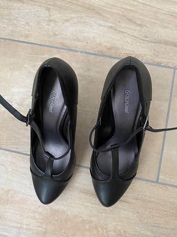 Graceland Damenschuhe: schwarze Riemchen Pumps Graceland Gr. 38 – Gebraucht aus Hausen AG von corinne_g 1