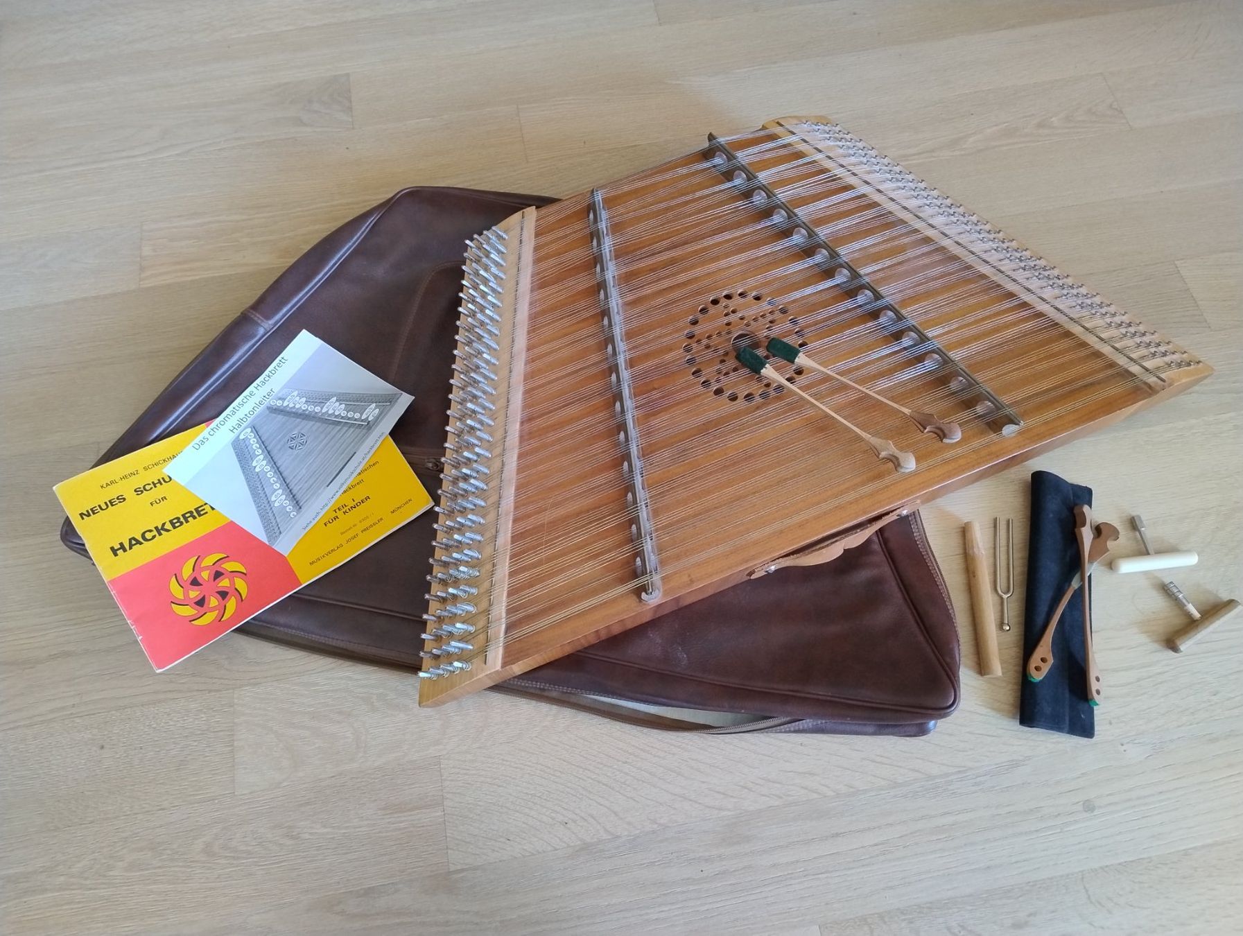 Strumenti musicali: Chromatisches Salzburger Hackbrett – Usato da Lichtensteig venduto da ubest 1