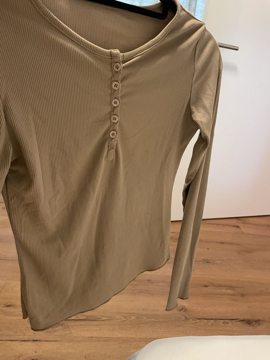 Pullover & Sweatshirts: Langarmshirt beige Grösse S  – Neu (gemäss Beschreibung) aus St. Gallen von web_r57v 1