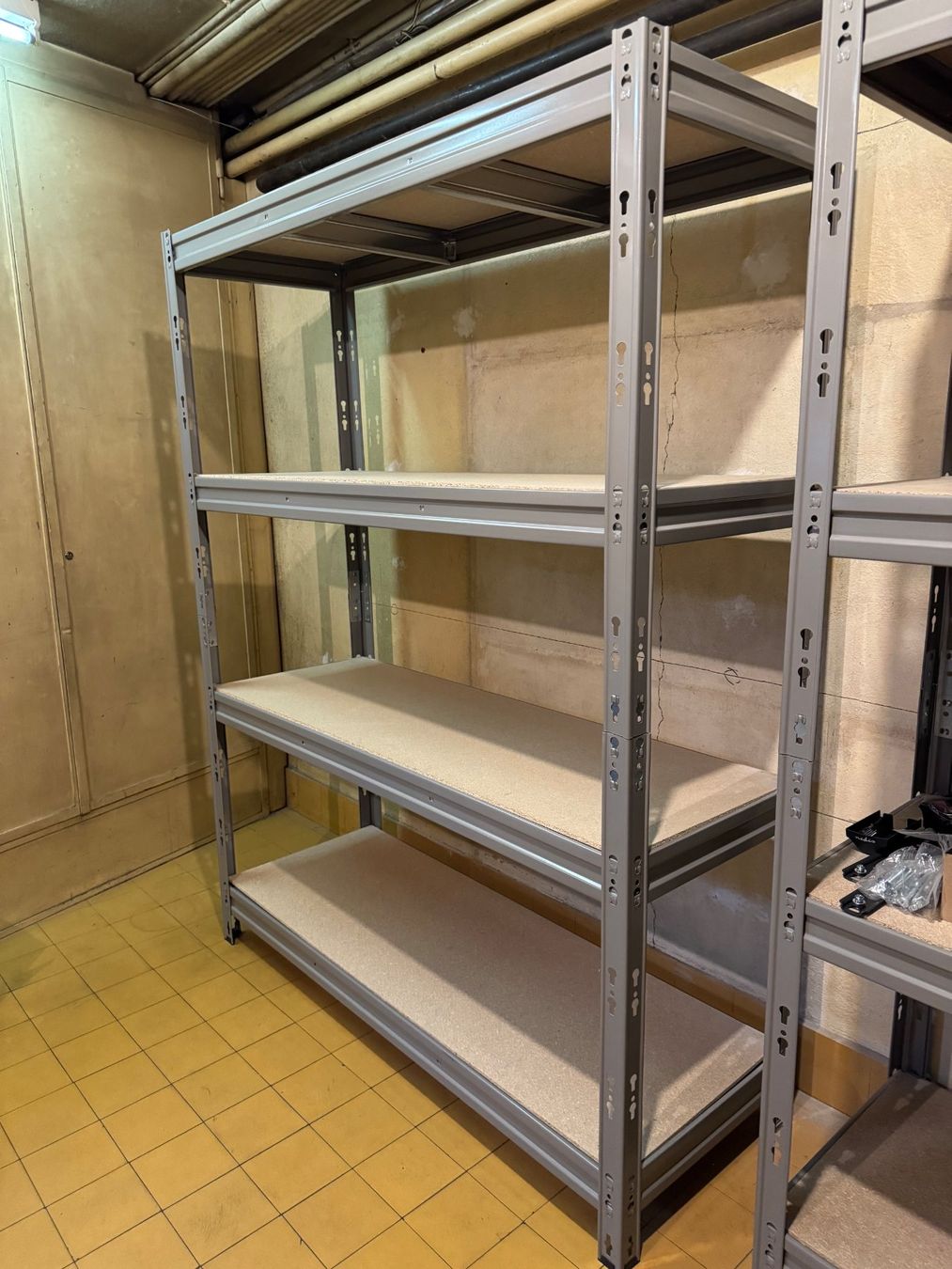 Scaffali: Metallregale mit 4 Holzböden – Usato da Bern venduto da shtafin