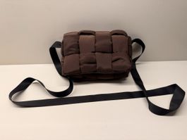 Mini Tasche Umhängetasche Ichi braun geflochten Sommer 