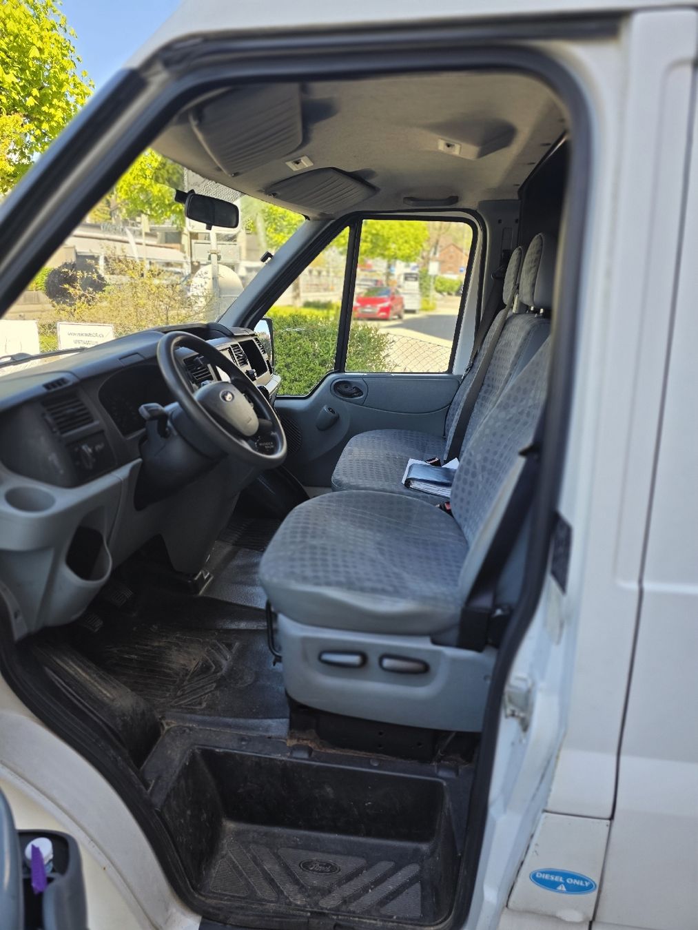 Ford Nutzfahrzeuge: Ford Transit Nutzfahrzeug, 207'087km, – Gebraucht aus Wald ZH von ize_7dsy 8