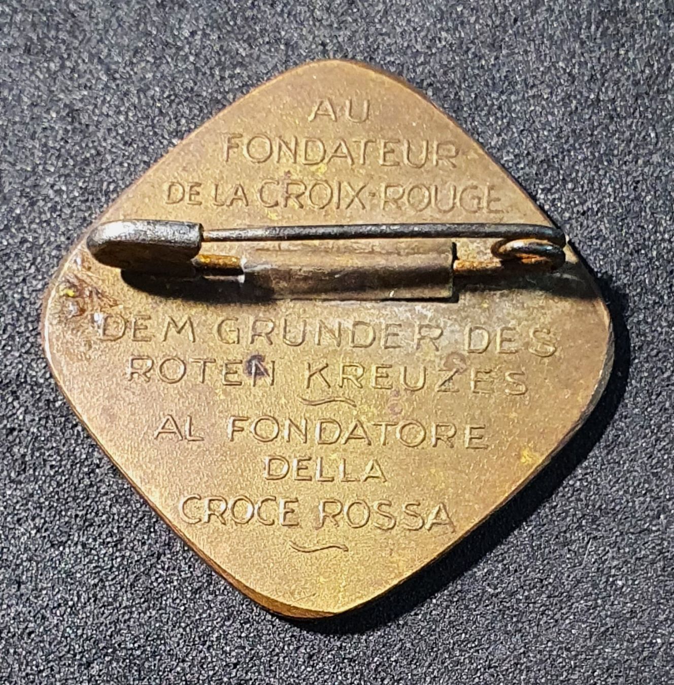 Placchette & Badge: GG051 - Alte Brosche Henry Dunant Schweizer Samariterbund – Usato da Reinach BL venduto da Boston-Verkauf 1