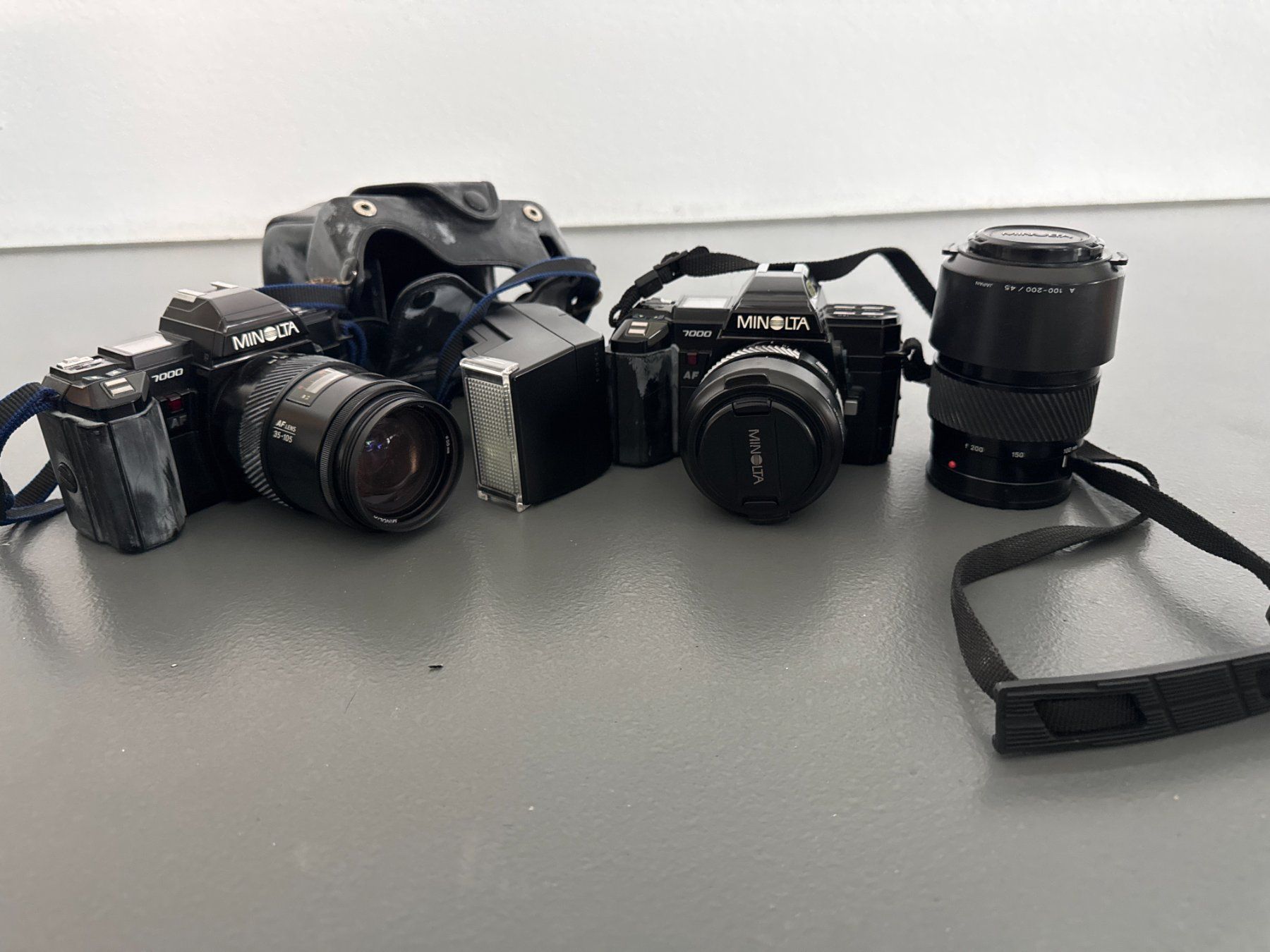 Minolta Fotocamera: 2 Minolta 7000 AF Spiegelreflexkamera Set mit 3 Objektiven – Usato da Mühlethal venduto da Pz7 1