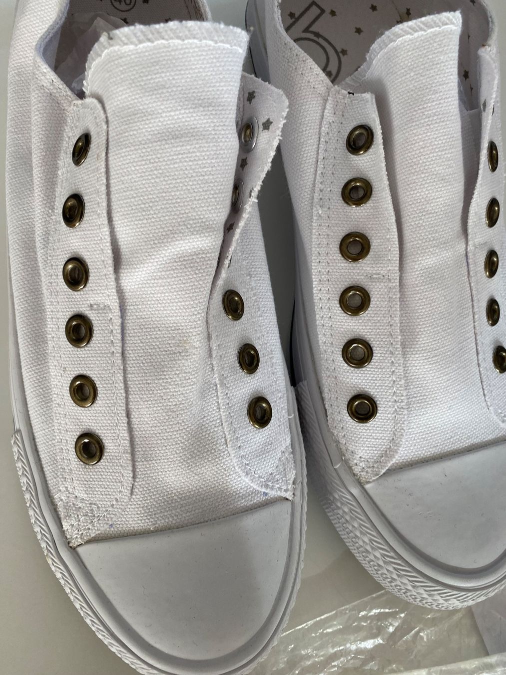 Herrenschuhe: Sneaker / weiss / Gr. 40 – Neu und originalverpackt aus Root von essafa 1