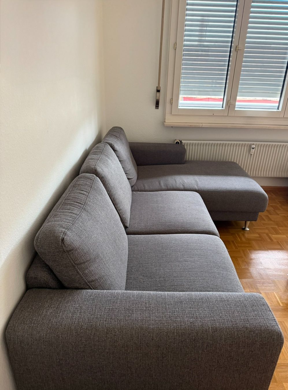 Divani: LIVIQUE Ecksofa grau mit Récamière – Usato da Basel venduto da sid_s6zv 1