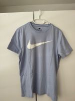 Nike T-Shirt, Grösse M, Hellblau mit Logo, Top Zustand!