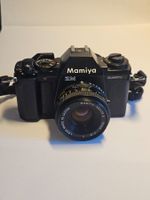 Mamiya ZM Quartz Spiegelreflexkamera mit Objektiv und Blitz