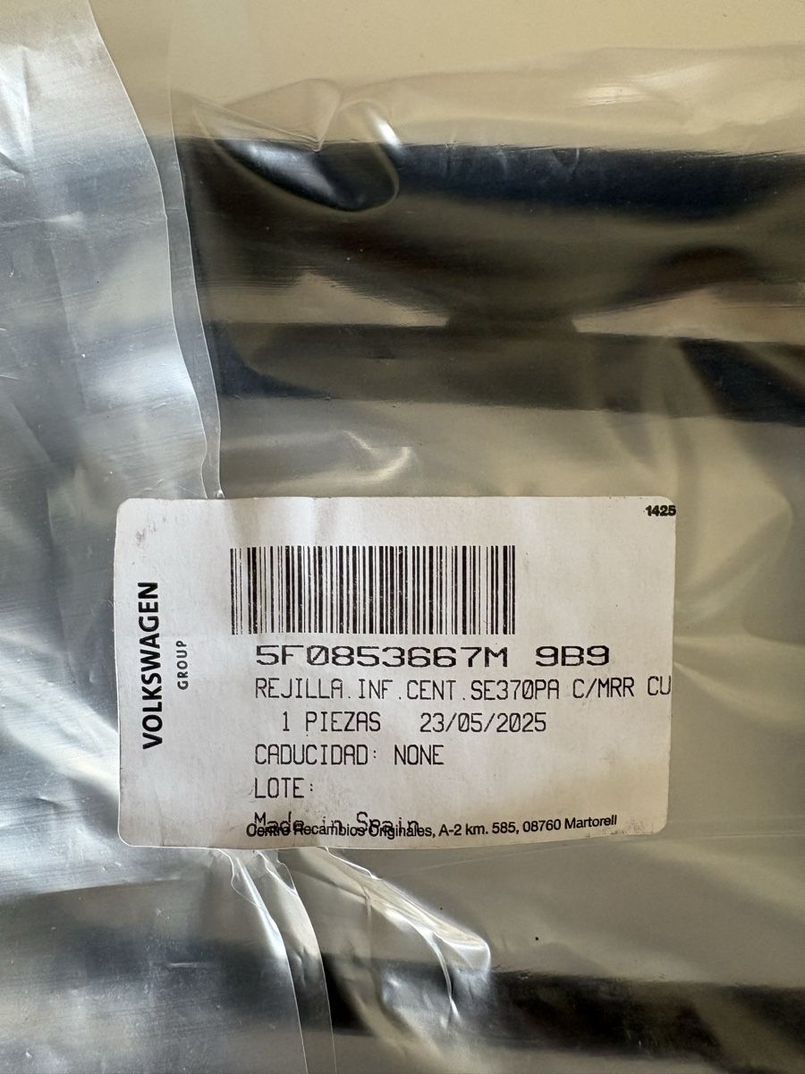 Seat Tutti pezzi di ricambio auto: Seat K-grill 5F0853667M – Nuovo (secondo la descrizione) da Liebistorf venduto da Coyotes