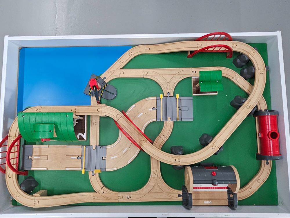 Brio Eisenbahn Mit Tisch