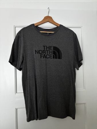T-Shirt The North Face grau mit Logoprint guter Zustand