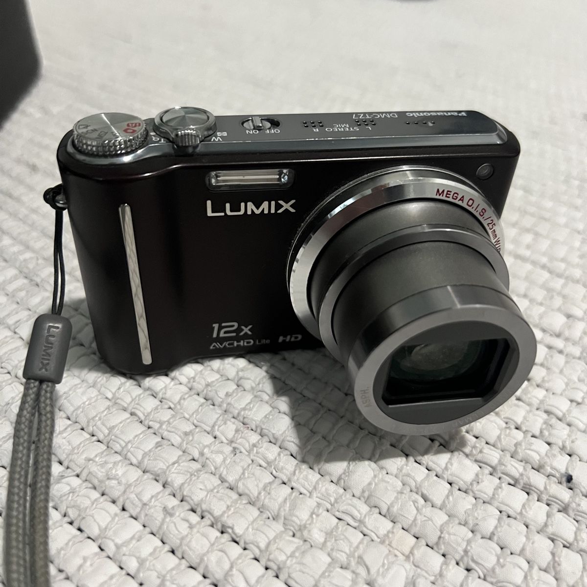 Panasonic Fotocamera: Panasonic Lumix DMC-TZ7 Digitalkamera – Usato da Unterkulm venduto da Sita013