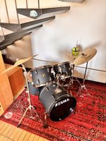 Tama Schlagzeug Set Schwarz mit Zildjian Becken