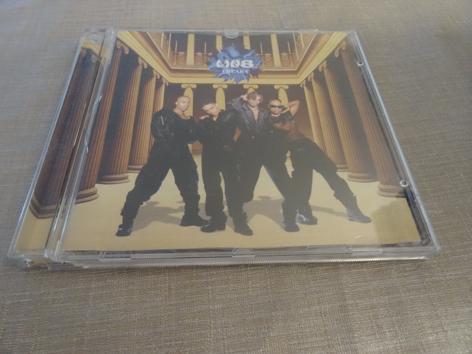CD: MN8 - Freaky CD – Usato da Olten venduto da Disc-Ausverkauf