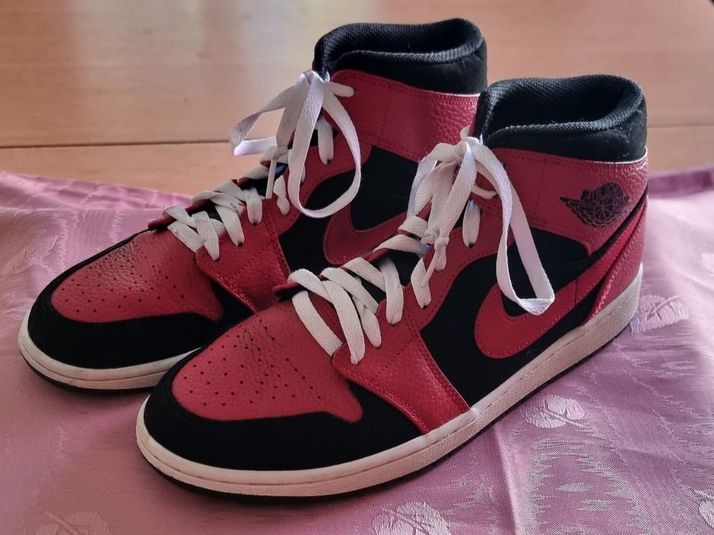 Jordan Scarpe da uomo: NIKE AIR JORDAN 1 MID "REVERSE BRED" TRAINERS Gr.44! – Usato da Raron venduto da Skyler68