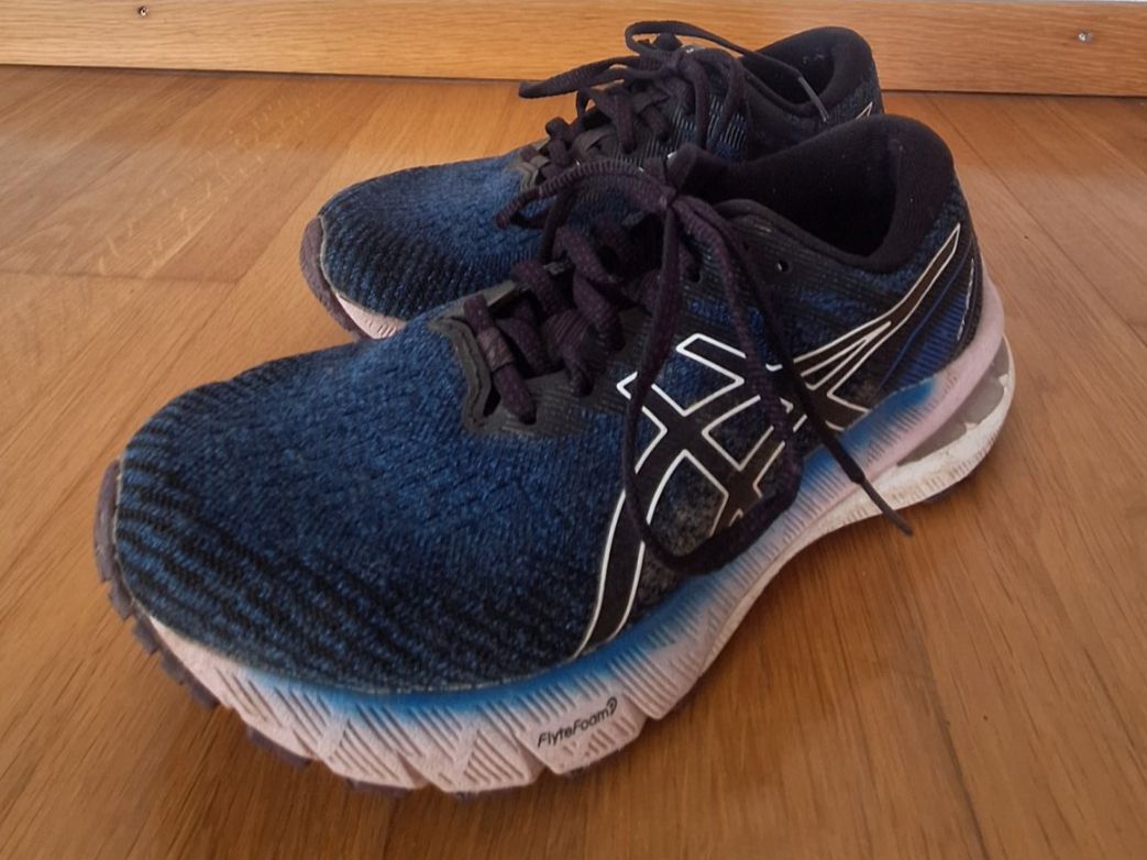 Asics Damenschuhe: Asics GT-2000 – Gebraucht aus Aefligen von ma_lou_123 1