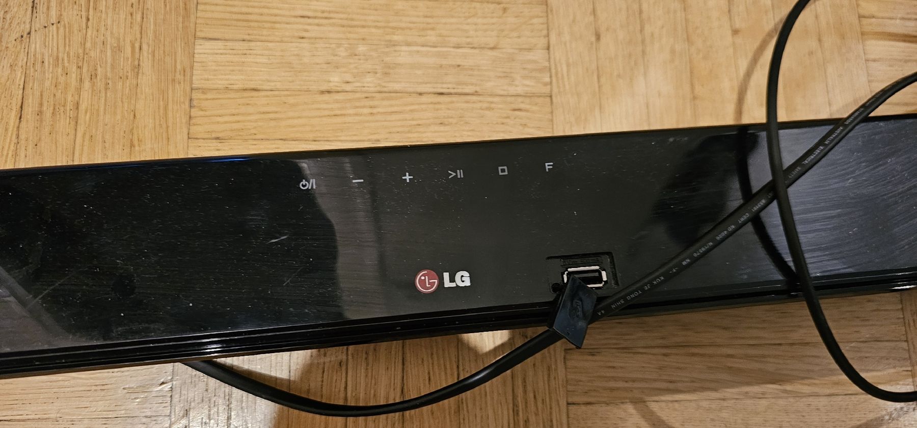 LG Home Cinema: Barre de son LG Bluetooth & USB – Usato da Genève venduto da Fresko01 5